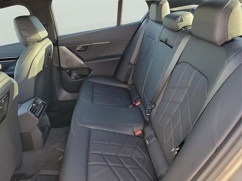 Used 2026 BMW 530i w/ Convenience Package RWD image 16