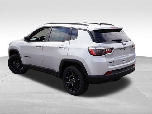 New 2025 Jeep Compass Latitude w/ Sun & Sound Group AWD/4WD image 5