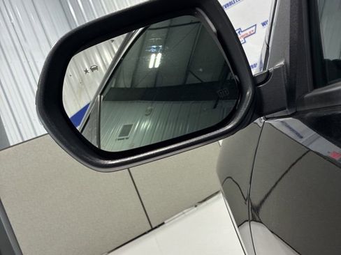 Used 2025 GMC Acadia Elevation image 13