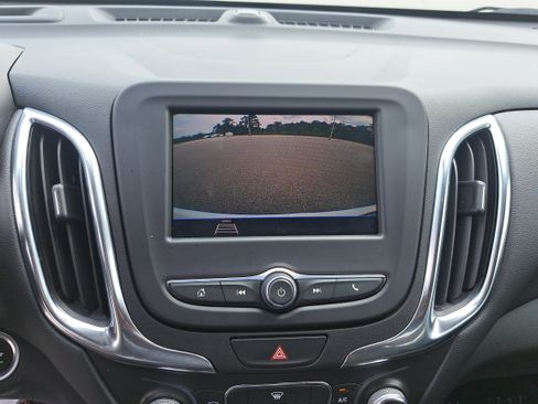 Used 2021 Chevrolet Equinox LT FWD image 23