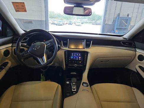 Used 2019 INFINITI QX50 Luxe w/ Navigation Package FWD image 9