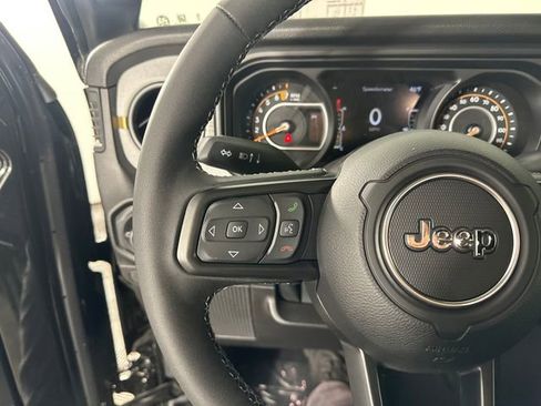New 2026 Jeep Gladiator Sport AWD/4WD image 23