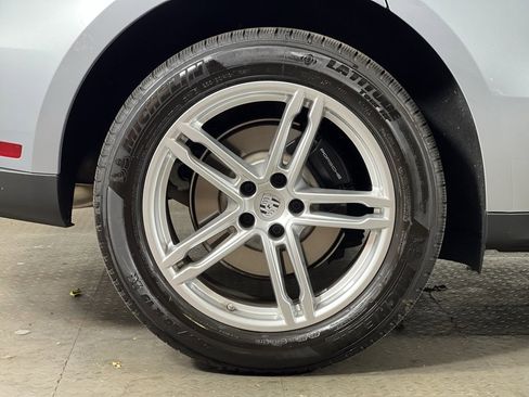 Certified 2025 Porsche Macan image 16