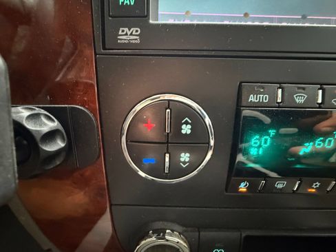 Used 2007 Chevrolet Silverado 3500 LTZ AWD/4WD image 17