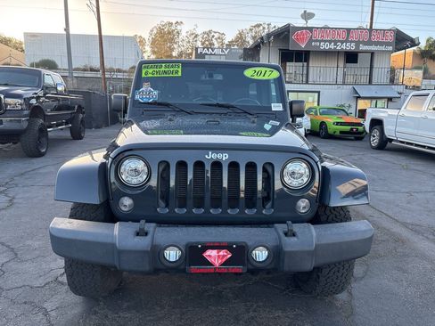 Used 2017 Jeep Wrangler Unlimited Rubicon w/ Connectivity Group AWD/4WD image 3