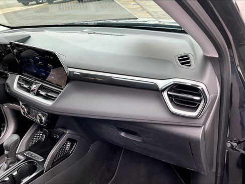 Used 2025 Chevrolet TrailBlazer LT FWD image 17