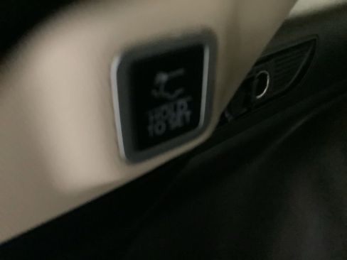 Used 2022 Jeep Grand Cherokee Limited image 17