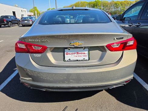 Used 2017 Chevrolet Malibu Premier w/ Premier Sun and Wheel Package FWD image 5