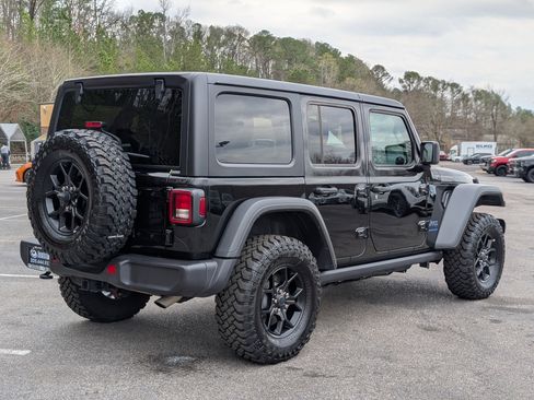 Used 2025 Jeep Wrangler Willys image 9