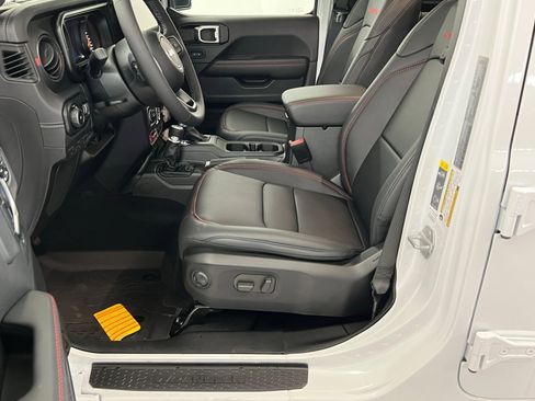 New 2025 Jeep Wrangler Unlimited Rubicon image 17