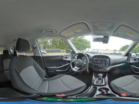 Used 2025 Kia Soul LX w/ LX Technology Package FWD image 40