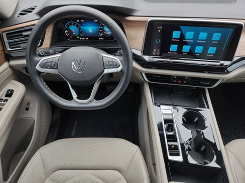 Used 2024 Volkswagen Atlas SE w/ Black Wheel Package FWD image 29