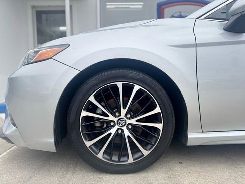 Used 2018 Toyota Camry SE FWD image 18