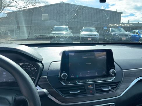 Used 2025 Nissan Altima 2.5 SV image 17