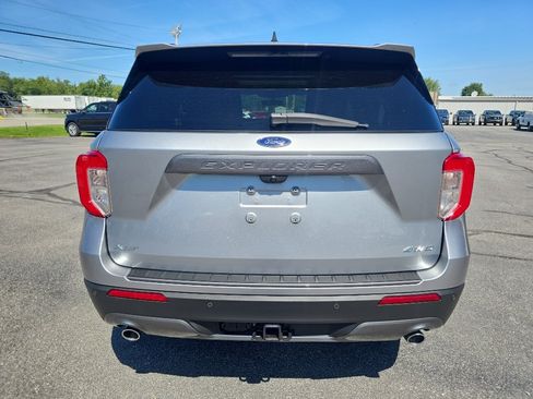 Used 2023 Ford Explorer XLT w/ Equipment Group 202A AWD/4WD image 7