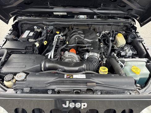 Used 2014 Jeep Wrangler Unlimited Sport w/ Quick Order Package 24S image 27