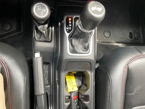 Used 2024 Jeep Wrangler Unlimited Rubicon AWD/4WD image 26