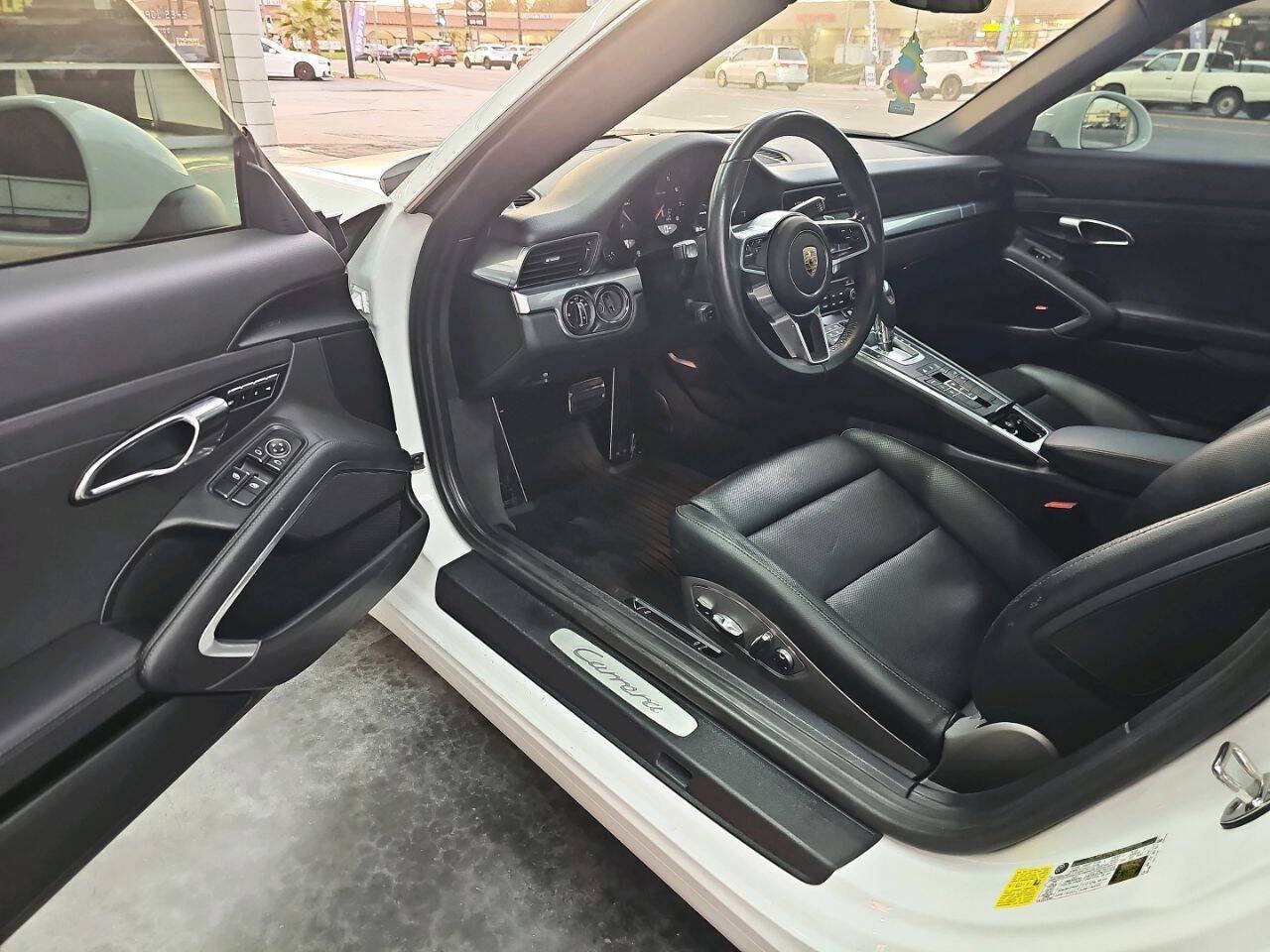 Used 2017 Porsche 911 Carrera image 8