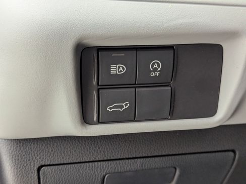 Used 2024 Toyota Highlander XLE image 19