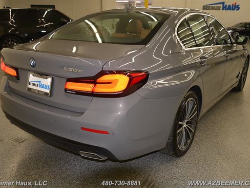 Used 2022 BMW 530e w/ Premium Package image 46
