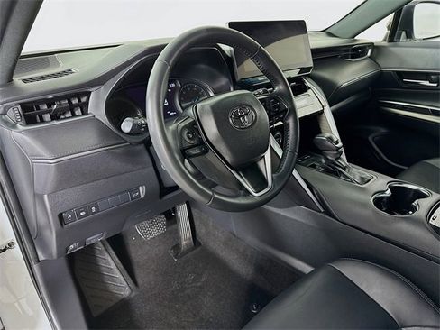Used 2024 Toyota Venza Nightshade image 17