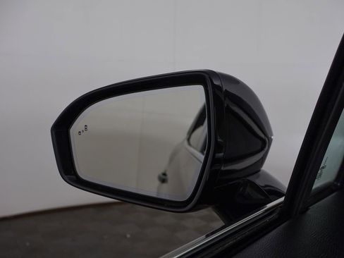 Used 2023 Lincoln Nautilus Reserve AWD/4WD image 36