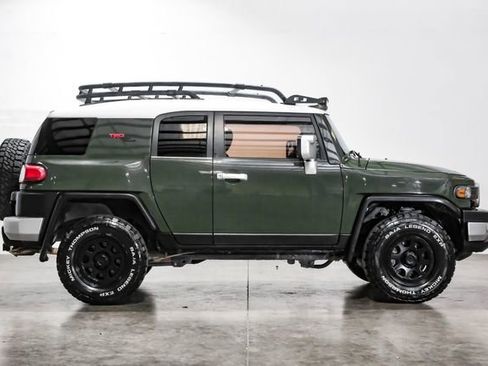 Used 2014 Toyota FJ Cruiser 4WD w/ Convenience Package image 11