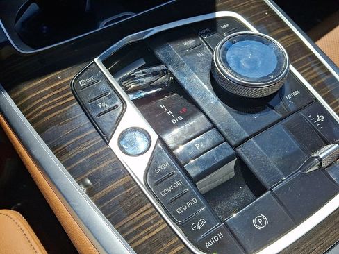 Used 2023 BMW X7 xDrive40i w/ Executive Package AWD/4WD image 15