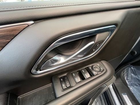 Used 2022 Chevrolet Suburban LT w/ Luxury Package image 11