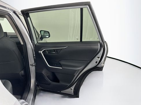 Used 2021 Toyota RAV4 LE image 28
