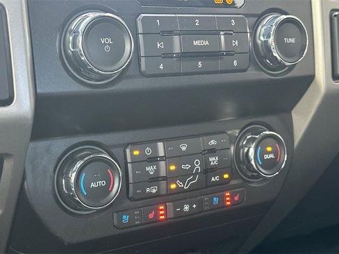 Used 2020 Ford F350 Lariat w/ Chrome Package image 21