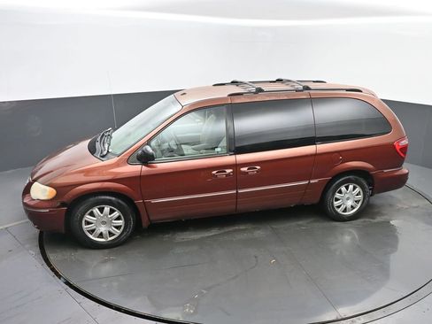 Used 2007 Chrysler Town & Country Touring w/ Luxury Group image 36