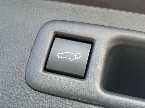 Certified 2025 Toyota Highlander Platinum AWD/4WD image 10
