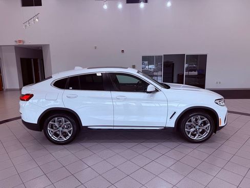 Used 2022 BMW X4 xDrive30i w/ Parking Assistance Package AWD/4WD image 15