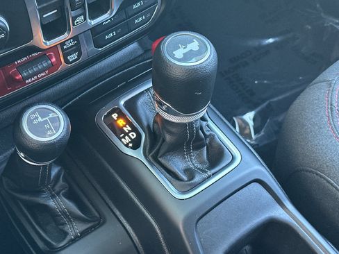 Used 2026 Jeep Wrangler Unlimited Rubicon AWD/4WD image 17