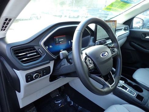 Certified 2025 Ford Escape Platinum w/ Premium Technology Package image 15