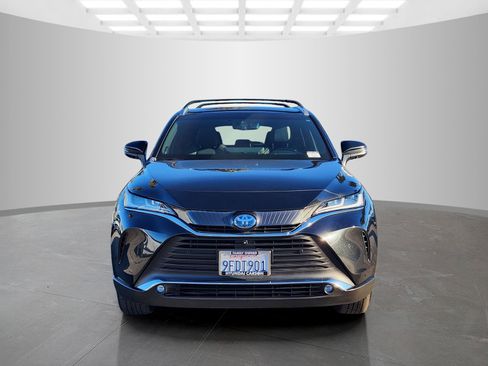 Used 2023 Toyota Venza Limited image 3