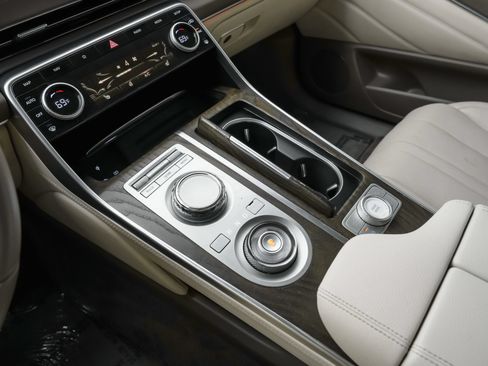 Used 2024 Genesis GV80 2.5T AWD/4WD image 23