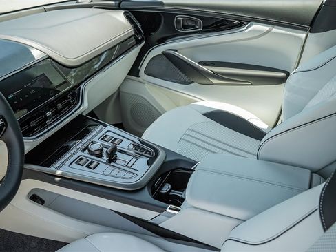 New 2025 Aston Martin DBX 707 image 23