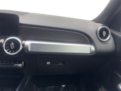 Used 2022 Mercedes-Benz GLB 250 w/ Premium Package Lite image 56
