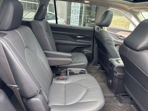 Used 2025 Toyota Grand Highlander AWD image 33