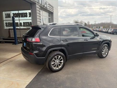 Used 2019 Jeep Cherokee Latitude Plus w/ Cold Weather Group image 3