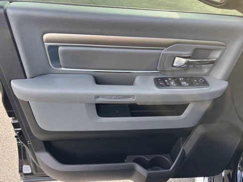 Certified 2020 RAM 1500 Classic SLT w/ Luxury Group image 18