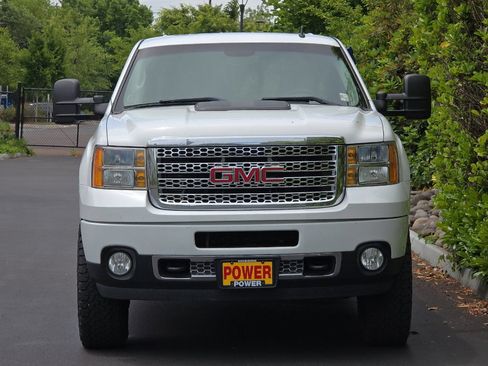 Used 2012 GMC Sierra 2500 Denali w/ Suspension Package, Off-Road AWD/4WD image 9