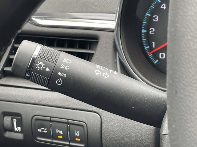 Used 2017 Chevrolet Impala Premier w/ Enhanced Convenience Package FWD image 38