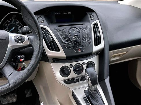 Used 2014 Ford Focus SE FWD image 7