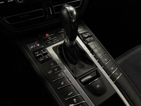 Used 2020 Porsche Macan image 20
