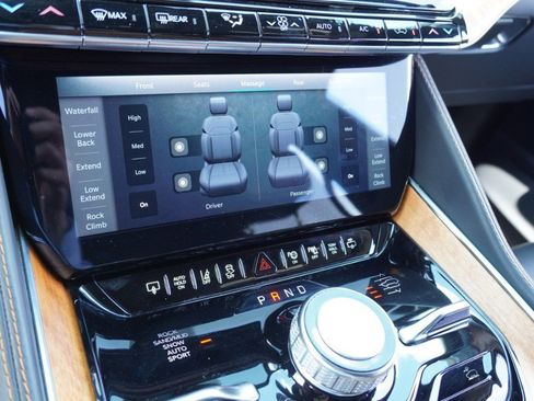 Used 2022 Jeep Grand Wagoneer Series III w/ Flexible Seating Group AWD/4WD image 19