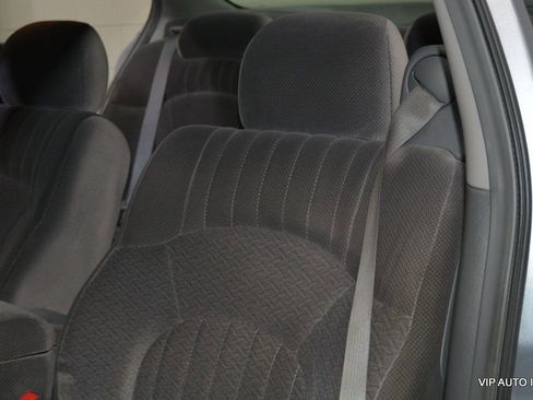 Used 2005 Pontiac Bonneville SE image 13