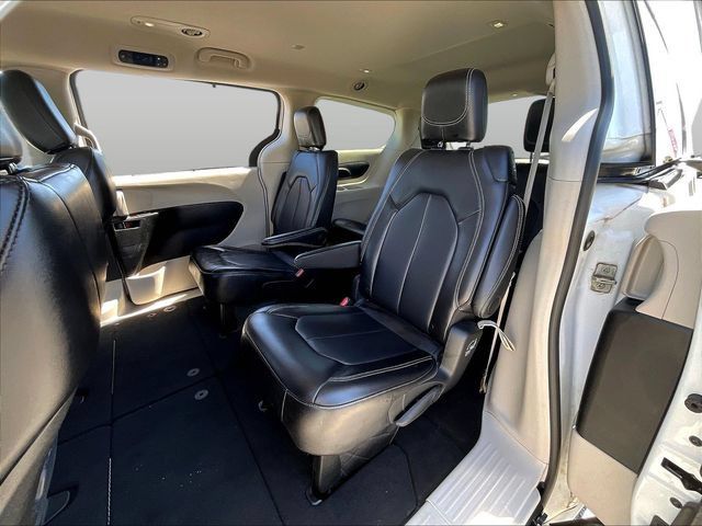 Used 2024 Chrysler Pacifica Touring-L FWD image 23